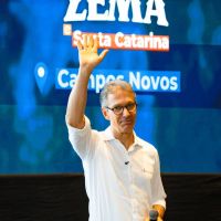Zema amplia agenda em SC e passa por cidades do litoral