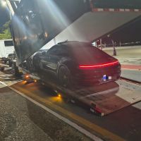 Porsche é apreendido após motorista ser flagrado dormindo no volante