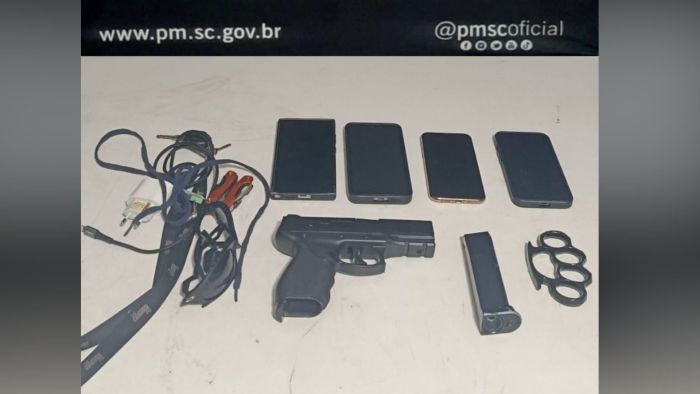 Homem foi arrancado de casa e levado até comércio