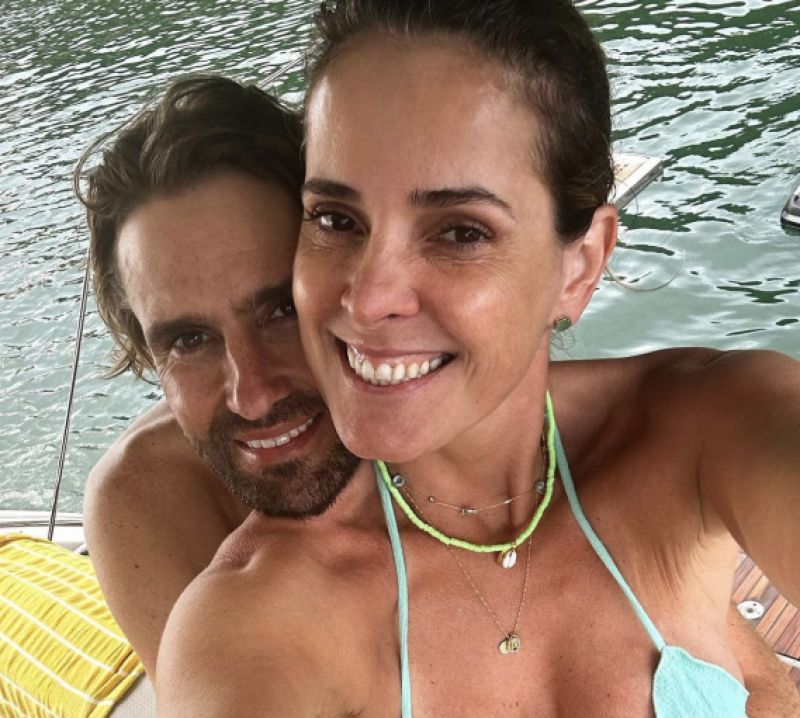 Guto Motta e Jacque Dalçoquio que foi a mais linda e feliz aniversariante da última quinta, dia 12. Além de simpática, querida e do bem, Jacque é luz! Parabéns, amiga, saúde e as bençãos todinhas de Deus pra ti.