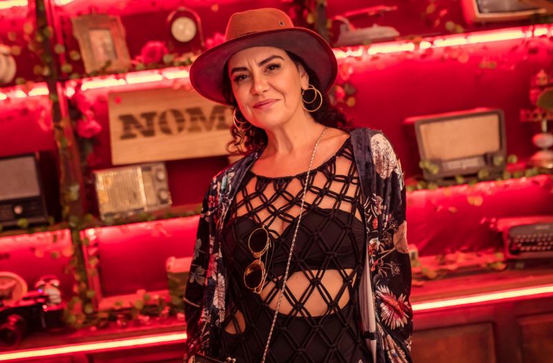 Tulum - A designer e artista de macramé, Katia Kis, entrando no clima do festival Esto Es Tulum, que tomou conta do Surreal Park, em Camboriú, no fim de semana passado (foto: Cassiano Vargas)