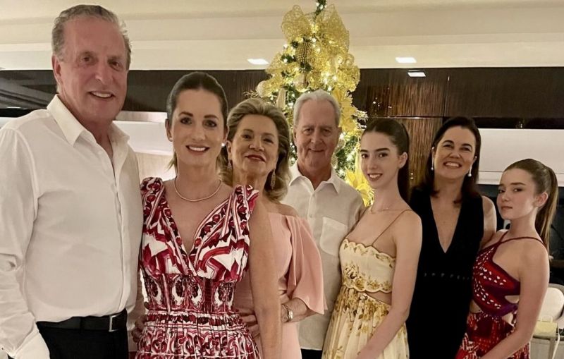 Os queridos Zezo Zimmermann e Ivani, com as netas Maria Eduarda e Maria Antônia, as filhas Flávia e Roberta e o genro, Osvaldo (Alemão) Scher. 