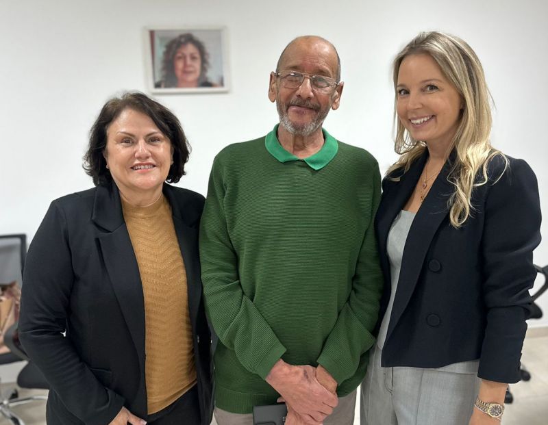Nova sede: Magali Nunes Ignácio, Eduardo Picarelli e Dani Urbanski Fischer durante a inauguração da sede da Associação dos Pacientes Renais de BC. Entre as atribuições da associação está prestar ajuda a pacientes de baixa renda que se submetem a tratamento renal.  (foto: divulgação)