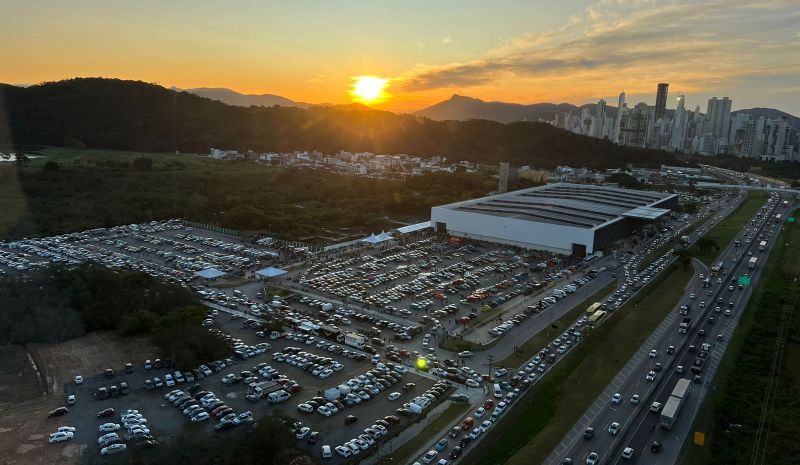 Tá chegando o Custom Show 2024, com milhares de pessoas, carangas customizadas, shows, concurso de pin-ups e muito mais. Contando os dias... (foto: divulgação)