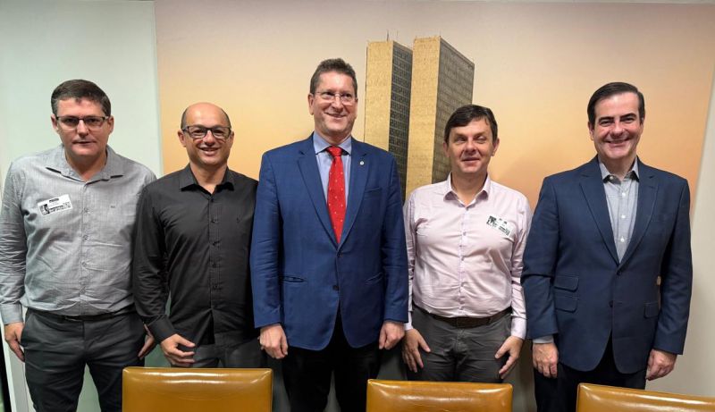 O todo-poderoso da piramidal pexêra, Fabinho Rezes (Republicanos), carcou pra capital federal junto com o presidente da casa do povo Marcelo Werner (Republicanos) para finalizar as tratativas para que a Câmara da city tenha um canal aberto de televisão pro povão (foto: divulgação)