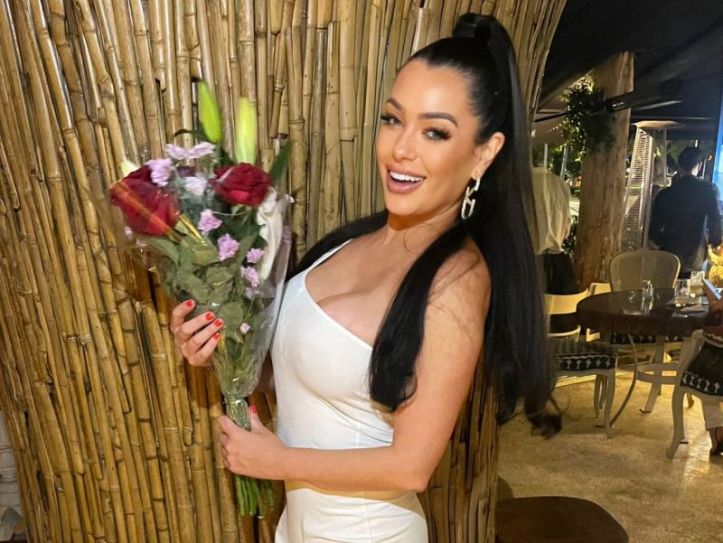 Sagitariana - A relações públicas e influencer, Deny De Bacco, de Balneário Camboriú, comemorou aniversário no restaurante ibérico mais badalado de São Paulo, o Aragon Amauri. O sunset contou com a presença de amigos catarinenses, que foram até lá parabenizar a aniversariante, que se mudou há dois meses para Sampa (foto: Arquivo Pessoal)