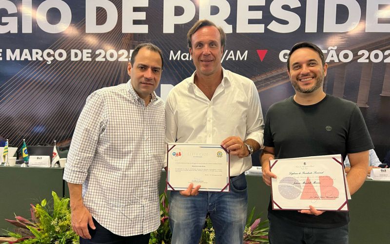 Beto Simonetti com Rafael Horn e Juliano Mandelli, na designação dos catarinenses para novas funções na OAB Nacional (foto: CFOAB)