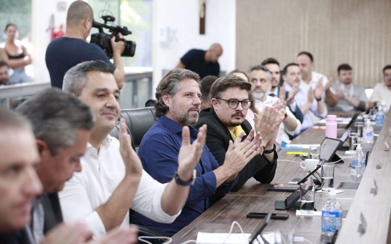 Entidades foram pra cima. Vereadores da galega Blumenau criam juízo e enterram projeto criando mais cargos no legislativo. Leia no Blog do JC (DIARINHO.net) (foto: Rogério Pires/CVB)