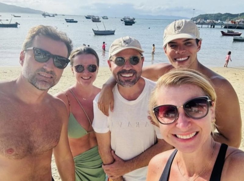 Os primos Dado Leal e Karin, Shirley D. Werner, Guto Dalçoquio e Tom Teixeira curtindo as delícias de um outono ensolarado