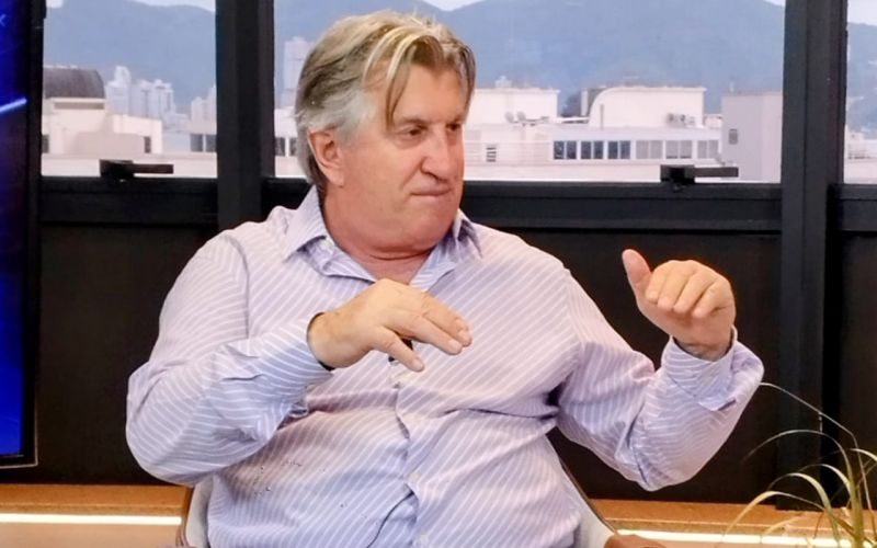 Que viagem é essa? O ex-tudo prefeito de Camboriú, Leonel Pavan (PSD), fala em trazer a Fórmula 1 pra capital da pedrada