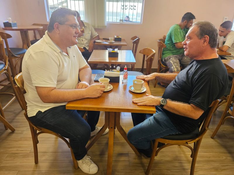 Amado mestre! O professor da área de Comunicação da Univali, André Vailati, fez uma visita de cortesia ao JC 