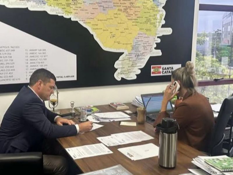 O prefeito de Itajaí, Robison Coelho (PL), conseguiu recursos estaduais pra escolas em obras na city pexêra (foto: divulgação)