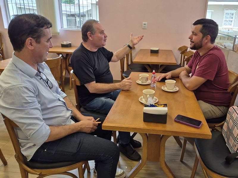 O vereador pexêro Sandro Serpa (PSDB), o coroinha, fez uma visita de cortesia ao JC 