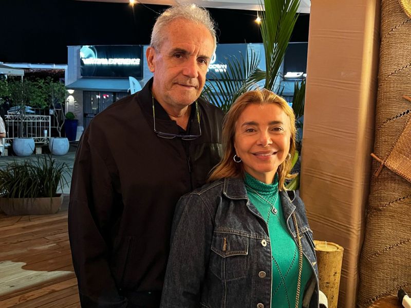 Evento Náutico - A Fibrafort, estaleiro de Itajaí que fabrica as lanchas Focker, festejou 35 anos de história em grande estilo. Durante as últimas duas semanas, a marca recebeu convidados e clientes na Marina Itajaí, como parte do evento anual Fibrafort Factory. Entre os convidados do evento estava o casal José Carlos Dagnoni e Silvana Kowalsky Dagnoni. Também marcaram presença Sandro Kakuda e Rita de Cássia Soares. (foto: divulgação)