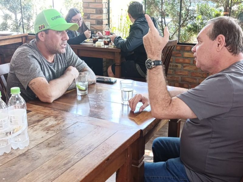 O JC, convidado, almoçou com o Correio Júnior que revelou ter pedido sua exoneração do cargo ao prefeito Robison Coelho (PL)