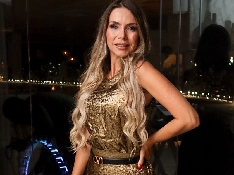 Luxo imobiliário - A empresária e corretora de alto padrão, Lary Amaral, promoveu no ambiente do restaurante Aragon, em Balneário Camboriú, um jantar de três tempos para convidados selecionados. O evento teve o objetivo de promover lançamentos imobiliários de Miami. O empreendimento de destaque foi o 888 Brickell Miami, assinado pela grife italiana Dolce & Gabbana. (foto: Revista Bem-Estar/Divulgação)