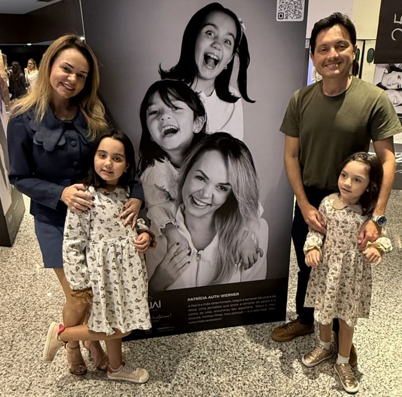 Patrícia e Leandro Werner, com as filhas Lívia e Alícia