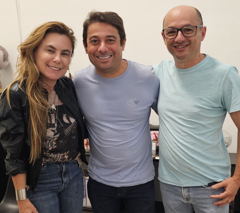 Dedé Gonçalves bateu um papo de pertinho com a presidente estadual do Podemos, Paulinha da Silva, e o de Itajaí, Fabinho Rezes. Hummmmm...