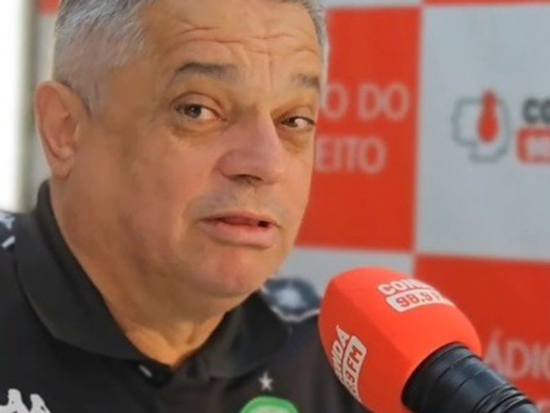 Sugestão - Em vídeo divulgado pela assessoria do PSD, o prefeito de Chapecó, João Rodrigues, reitera a sua posição de pré-candidato ao governo do estado em 2026 e faz uma sugestão: “Quem sabe possa acontecer uma composição com o governador Jorginho Mello saindo ao Senado?”. Rodrigues deixa claro não ser inimigo de Jorginho, mas destaca que é crítico de sua gestão.