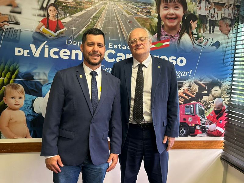 Vereador pexêro Sandro Serpa (PSDB) fez pedinchos ao deputado estadual Vicente Caropreso (PSDB) e reafirmou apoio à pré-candidatura estadual da BBB Anna Carolina (PSDB) 