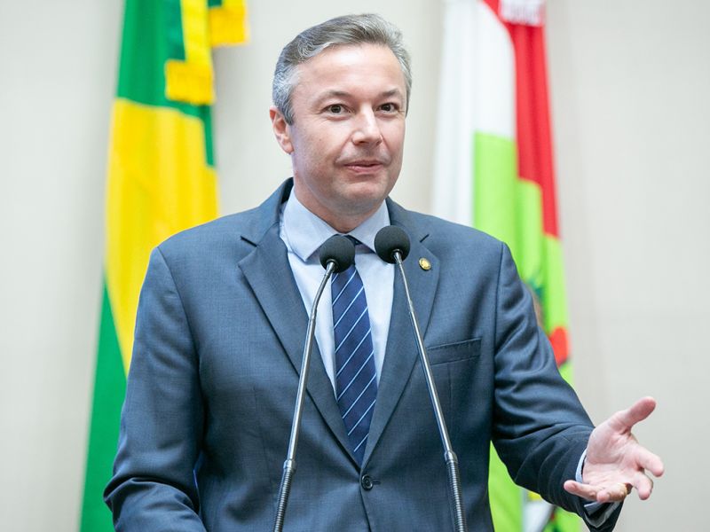 Quarta-feira, às 18h45, o deputado estadual Napoleão Bernardes participa do Desembucha JC