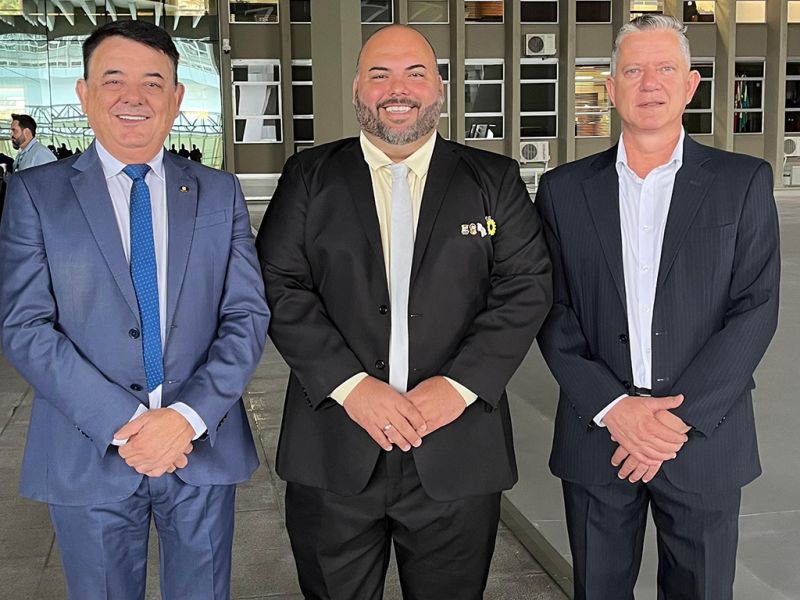 O vereador Cris Fischer (PRD) e o prefeito em exercício de Itajaí, Rubens Angioletti (PL), participaram na Alesc do Seminário Estadual de Fibromialgia proposto pelo deputado Maurício Peixer