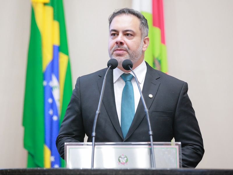 O barbudinho júnior Thiago Morastoni (Podemos) promete bons projetos na sua breve passagem pela Leleia