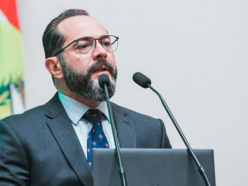 Comin - O ex-procurador-geral de Justiça do Ministério Público de SC (MPSC), Fernando da Silva Comin, foi eleito para recondução ao Conselho Nacional do Ministério Público (CNMP). Comin foi reeleito por unanimidade pelos integrantes do Conselho Nacional dos Procuradores-Gerais do Ministério Público dos Estados e da União (CNPG) durante reunião em Brasília.