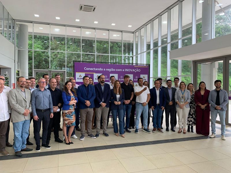 Um dos bagrões do Banco Mundial, responsável pelo Promobis e túnel Itajaí/Navegantes, o Carlos Bellas Lamas, aportou em Itajaí junto com sua equipe (foto: divulgação)