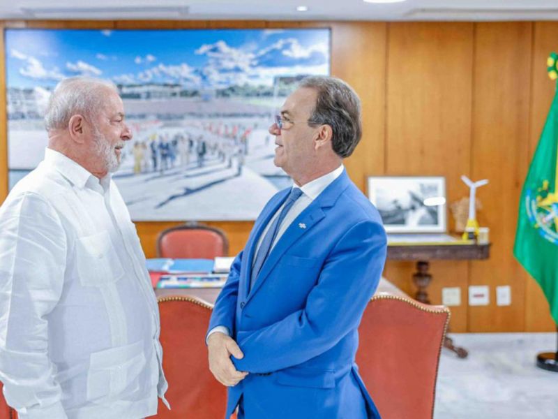 Lula em SC - O presidente nacional do Sebrae, Décio Lima, anunciou, após audiência no Palácio do Planalto, que o presidente da República, Luiz Inácio Lula da Silva (PT), visitará o Porto de Itajaí na próxima quinta-feira. Se confirmada – já foi anunciada outras vezes e, depois, cancelada – será a segunda passagem de Lula por SC no seu terceiro mandato. Lula deve anunciar investimentos no porto. (Divulgação/PR)