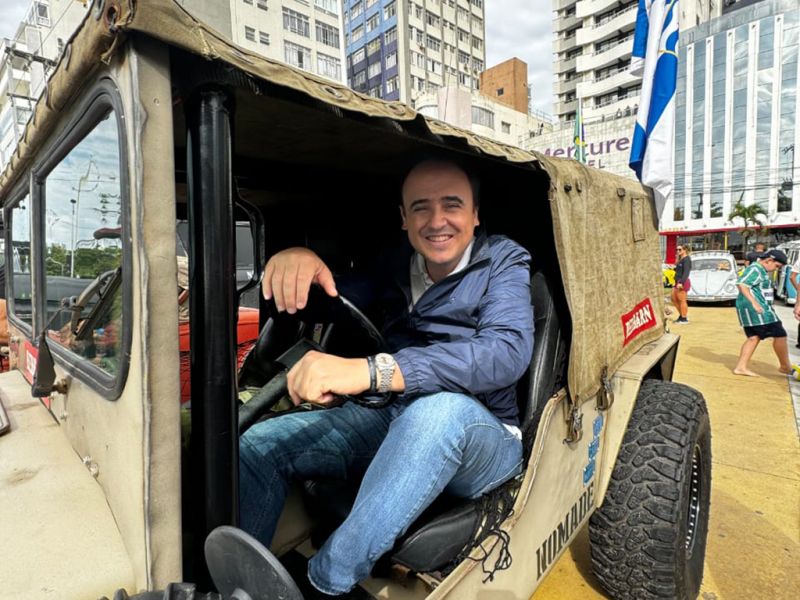 O projeto de lei do antigomobilismo, será votado nesta terça-feira, na Leléia. Proposta é do deputado, mais sorridente do sul do mundo, o sapatinho Carlos Humberto (PL)