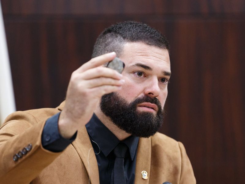 Comunismo, donde? Boneco Falcon, ops, vereador Victor Nascimento (PL) e sua luta contra os moinhos de vento...