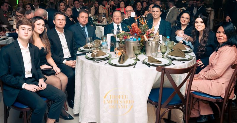 Igg, Manoela, Ignácio, Jefferson, Manoel Pereira, Rafael, Deyse, baby Manoel, Stefanie e Cléo. Parabéns!