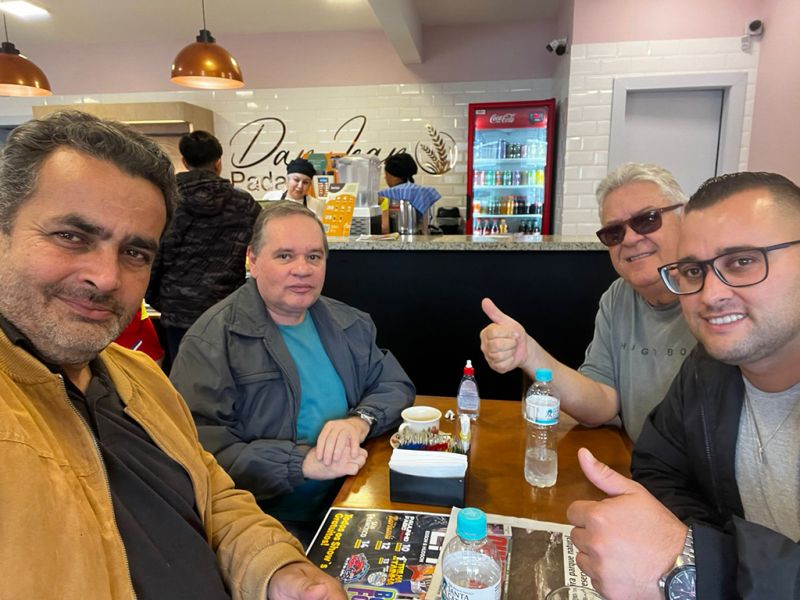 O secretário de Turismo de Barra do Sul, Raulino Esbiteskoski, acompanhado do assessor de políticas públicas, Kauê dos Santos, e do assessor de Relações institucionais, José Luiz Marques, visitaram o JC para convidar pra 31ª Festa da Tainha de Barra do Sul, de 10 a 14 de julho 