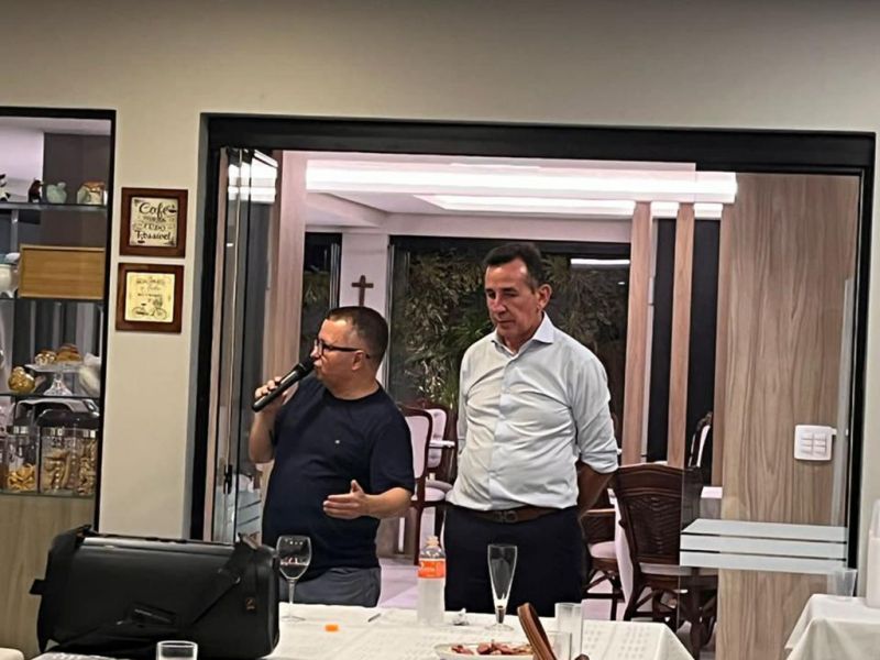 Na segunda-feira tem reunião do Republicanos e o presidente da sigla em Itajaí, Denísio Dolásio Baixo, vai reforçar o convite pra que os vereadores do PL atacados pelo Movimento Direita de Itajaí (MDI) mudem de sigla. Hummmmm... 