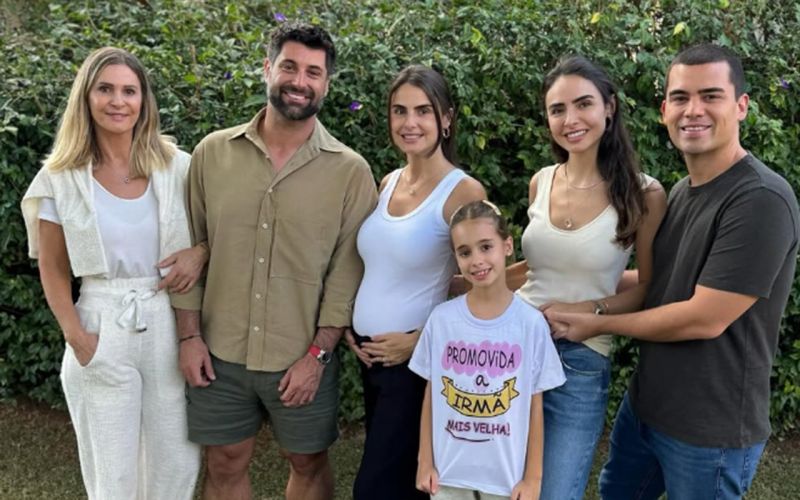 Gravidíssimos: Marina e Alcino Pasqualoto à espera do baby Vittorio. Manu e Alfredo Soares aguardando a pequena Antônia. Vovó Neca e Ester felizes da vida.