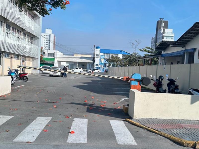 Enquanto o prefeito Robison Coelho (PL) rala no trabalho logo cedo, secretários não aparecem... (foto: leitor)