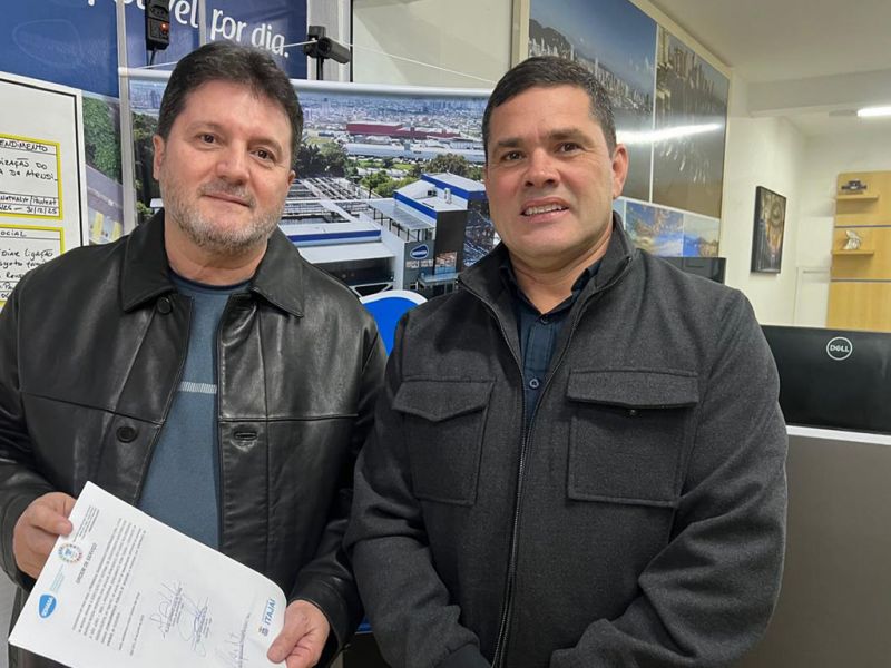 A assinatura da ordem de serviço pra que as obras de esgoto avancem na city pexêra, foi assinada nesta terça-feira pelo prefeito Robison Coelho (PL) e pelo o chefão do Semasa, Celso Hugo Praun Filho