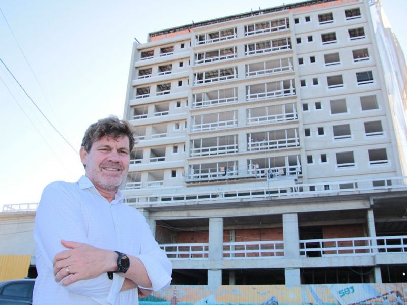A construção civil explodiu e o boom imobiliário tá bombando em Navegantes, no governo do prefeito Liba Top, ops, Fronza (PSD)