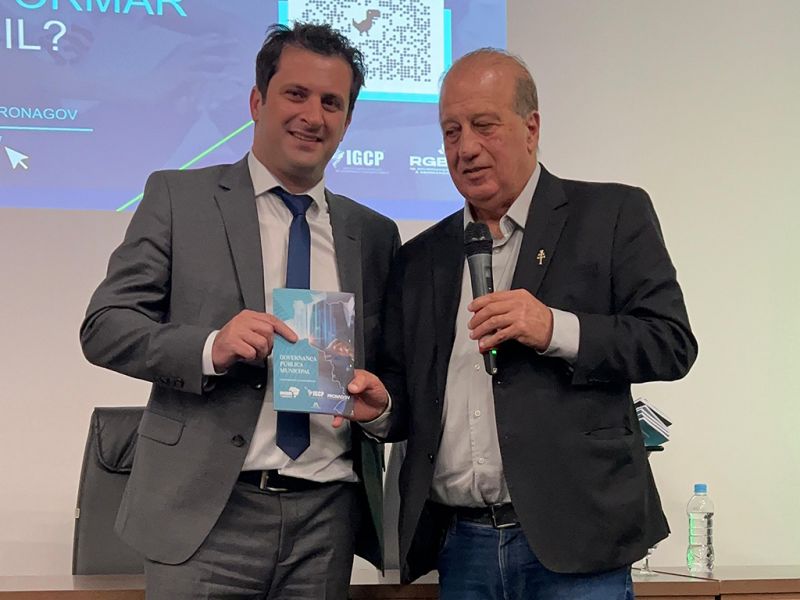 O presidente da piramidal, entisicado Fernando Pegorini (PL), fez um gol de placa ao trazer o Ministro do TCU, Augusto Nardes, pra palestrar na Univali