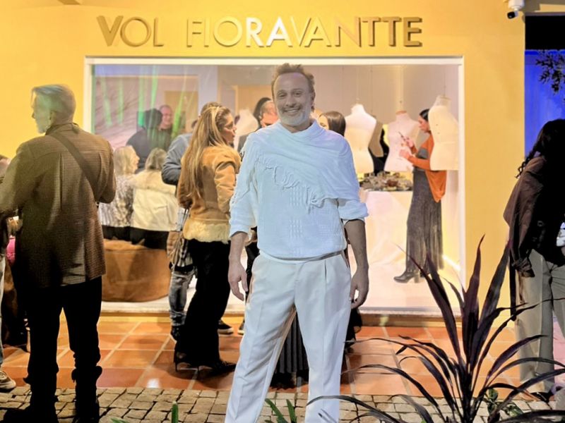 Alta Costura - O estilista gaúcho Vol Fiaravantte apresentou seu trabalho ao público na última terça-feira, em Balneário Camboriú. As peças de alta costura ganharam o endereço de uma mansão na rua 2300, em Balneário Camboriú. A noite foi prestigiada por convidados e imprensa (foto: divulgação)