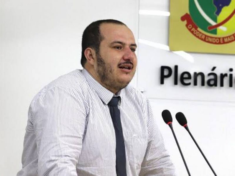 Credoemcruz! Ex-vereador da Penha, o Barriga (PL), ao comentar matéria da coluna em grupo de zap político, lascou: “Vereador só vai pra Brasília pra comer puta e gastar diária!”