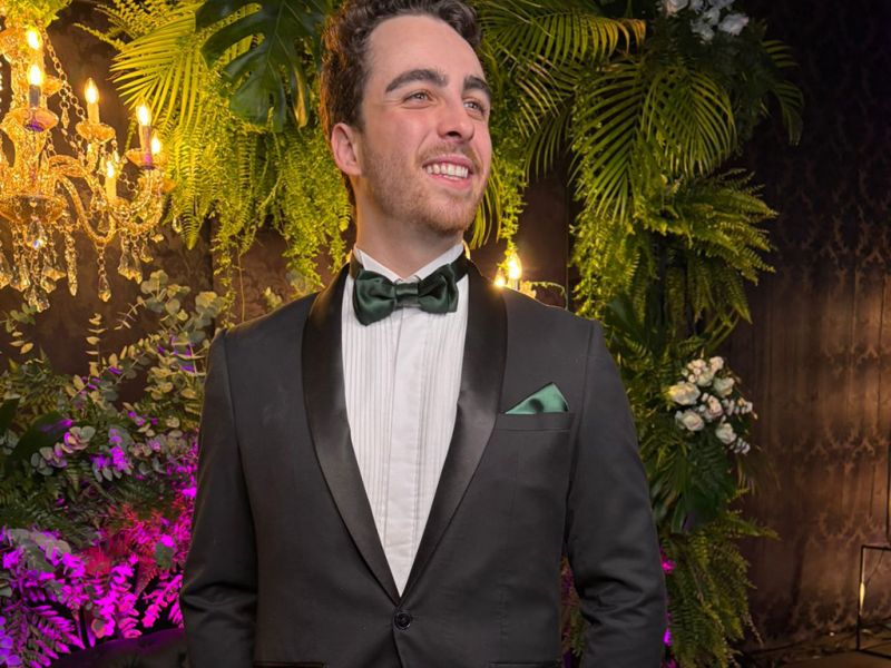 Formatura - Luis Felipe Gadotti comemorou em grande estilo a conclusão do curso de medicina. O novo doctor reuniu familiares e amigos no Amaité Praia para festejar a conquista. (foto: Arquivo Pessoal)