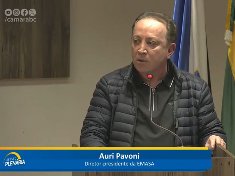 O chefão da Emasa, o melhor do melhor do mundo, Auri Pavoni, ficou nervoso ao falar com os vereadores de BC (foto: Reprodução/TV Câmara/BC)
