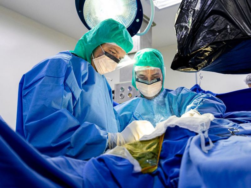 Cirurgias - O governo do estado comemorou na sexta-feira a marca de 1 milhão de cirurgias feitas em dois anos e meio. Pelos seus números, foram 650 mil procedimentos eletivos e 360 mil emergenciais, fruto, segundo a secretaria de Saúde, de um aporte de R$ 6,5 bilhões. As contas dessa fila da Saúde são complicadas, já que a fila nunca para. Mas a marca merece respeito. (Jonatã Rocha/Secom)