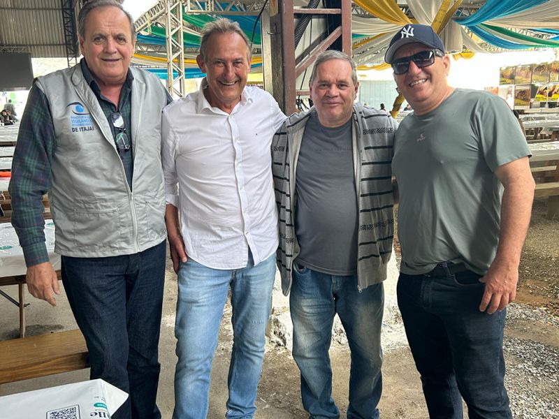 Encontrei na Festa do Colono os bagrões da prefa pexêra: o narigudo Tarcizio Zanelato (Obras ...</div></div>
<div class=