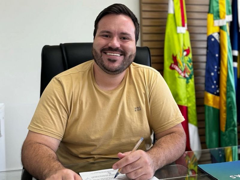 Linguarudo de plantão assopra que o presidente da casa do povo de Piçarras, Lucas Maia (MDB), é imaturo e deslumbrado com o poder. Sério?! (foto: divulgação)
