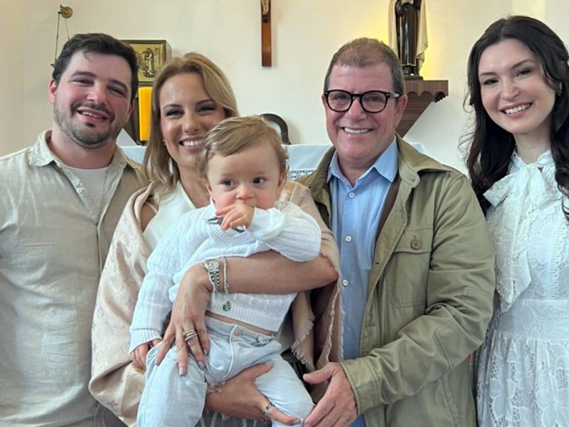 Batizado do baby Benjamin que no clique aparece com seus pais Josuan Moraes Neto e Yasmin, vovô Josuan Moraes Jr e Samara Vieira, em momento de puro amor, felicidade e as bênçãos de Deus
