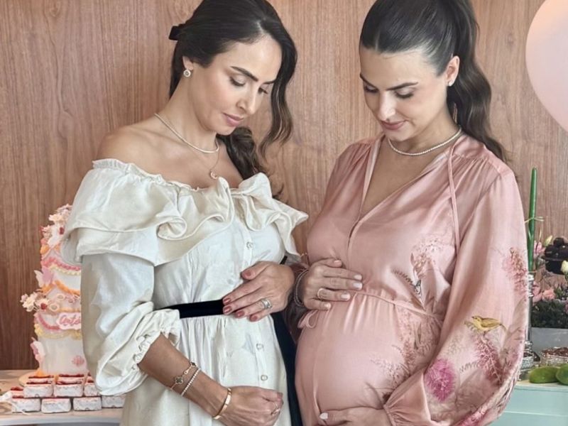 As manas Marina Mendes Pasqualotto e Manu Mendes Soares gravidíssimas à espera de Vittorio e Antônia. Lindas!