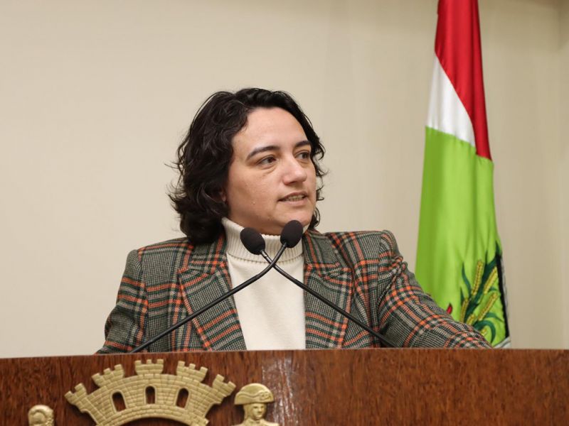 Vereadora da capital manezinha, Carla Ayres (PT), quer CPI pra apurar denúncias de corrupção na Assistência Social de Florianópolis 